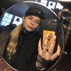 Meet your Posher, Angela